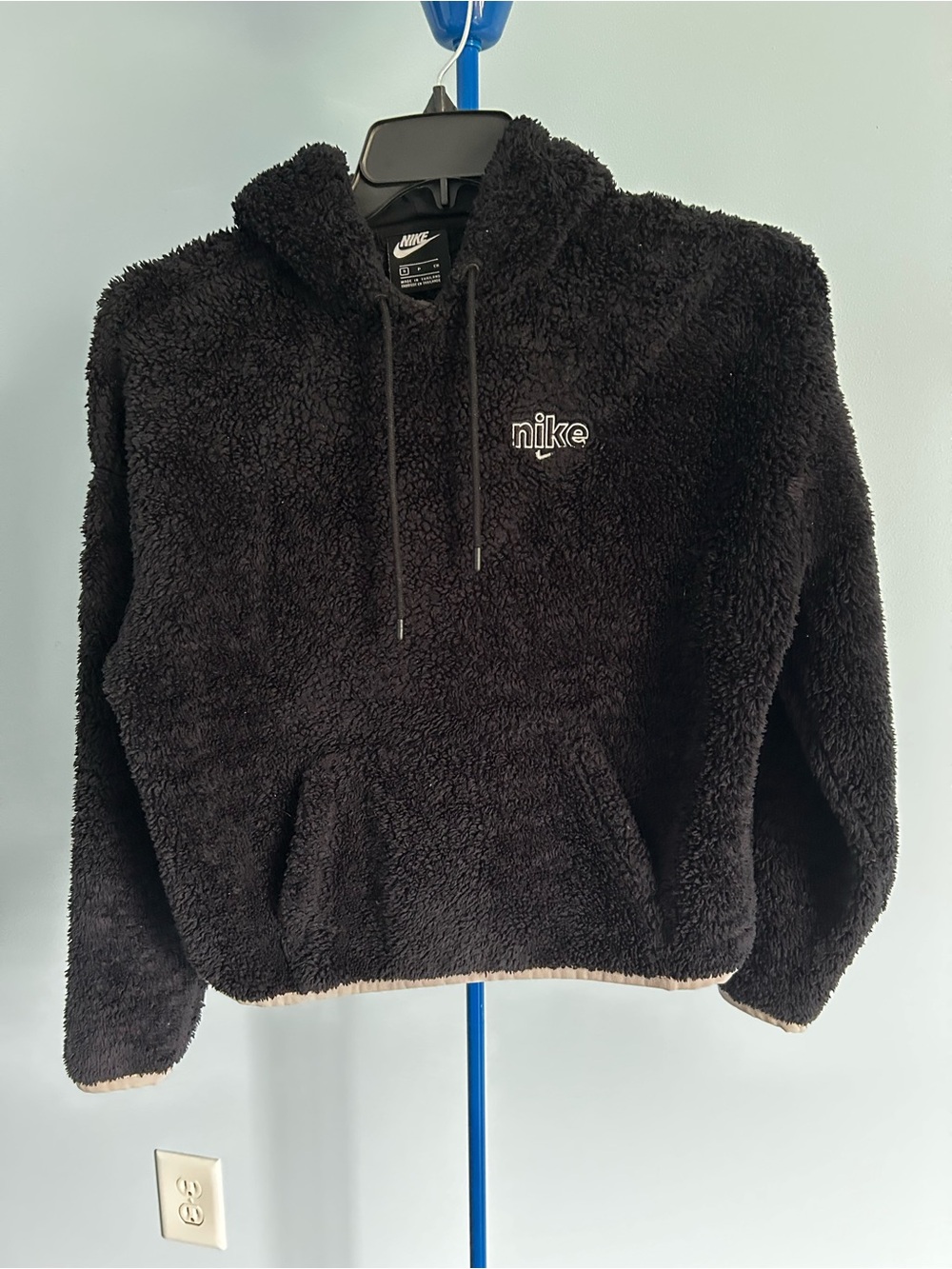 Nike Women’s Essentials Plush Faux Fur Sherpa Black Teddy Hoodie SmallCU6558-010